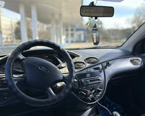 Синий Форд Фокус, объемом двигателя 1.8 л и пробегом 302 тыс. км за 2350 $, фото 10 на Automoto.ua
