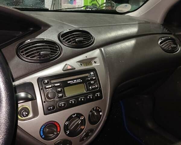 Синий Форд Фокус, объемом двигателя 1.6 л и пробегом 220 тыс. км за 3200 $, фото 10 на Automoto.ua