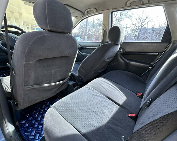 Синий Форд Фокус, объемом двигателя 1.8 л и пробегом 302 тыс. км за 2350 $, фото 9 на Automoto.ua