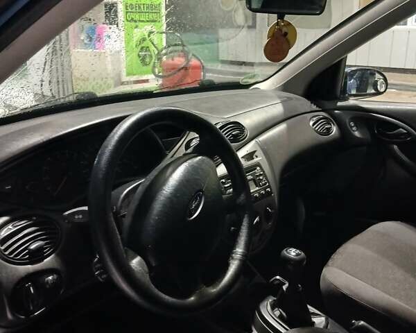 Синий Форд Фокус, объемом двигателя 1.6 л и пробегом 220 тыс. км за 3200 $, фото 11 на Automoto.ua