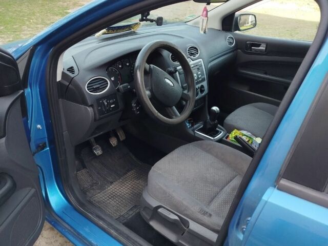 Синий Форд Фокус, объемом двигателя 1.6 л и пробегом 267 тыс. км за 3700 $, фото 6 на Automoto.ua