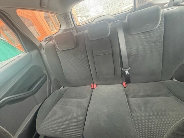 Синій Форд Фокус, об'ємом двигуна 1.6 л та пробігом 300 тис. км за 2600 $, фото 5 на Automoto.ua