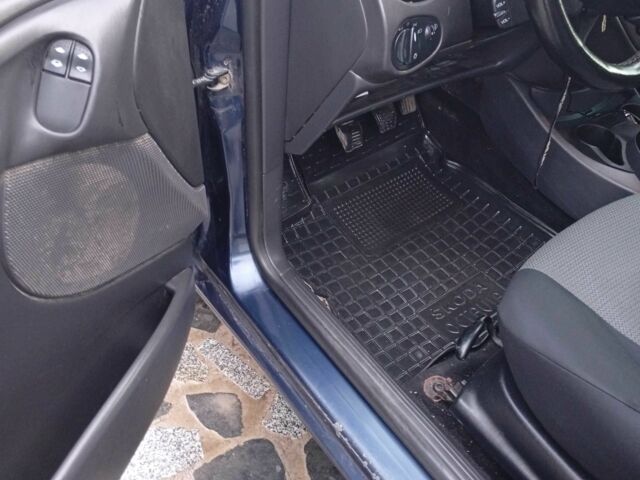 Синий Форд Фокус, объемом двигателя 1.8 л и пробегом 480 тыс. км за 3400 $, фото 17 на Automoto.ua