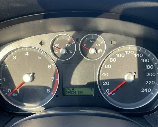 Синій Форд Фокус, об'ємом двигуна 1.6 л та пробігом 259 тис. км за 4100 $, фото 14 на Automoto.ua