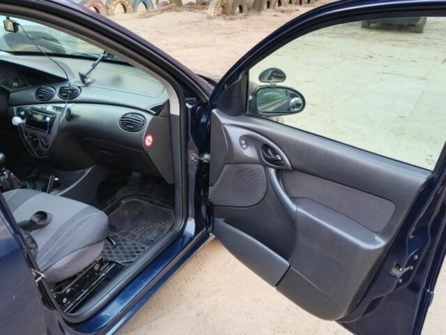 Синий Форд Фокус, объемом двигателя 1.8 л и пробегом 400 тыс. км за 2850 $, фото 15 на Automoto.ua