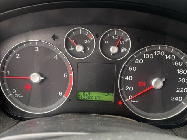 Синій Форд Фокус, об'ємом двигуна 1.6 л та пробігом 300 тис. км за 2600 $, фото 3 на Automoto.ua