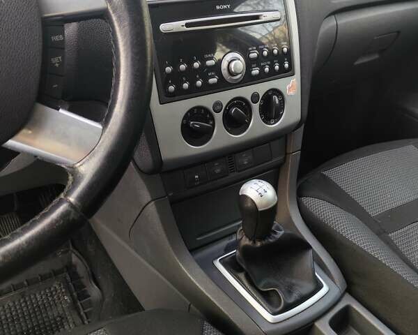 Синій Форд Фокус, об'ємом двигуна 1.56 л та пробігом 350 тис. км за 5000 $, фото 18 на Automoto.ua