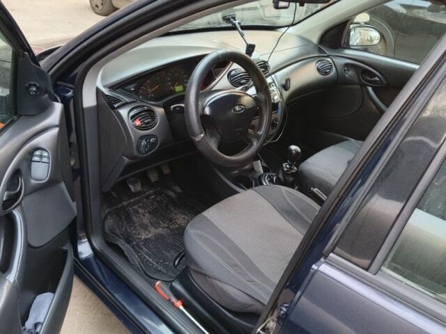 Синий Форд Фокус, объемом двигателя 1.8 л и пробегом 400 тыс. км за 2850 $, фото 5 на Automoto.ua