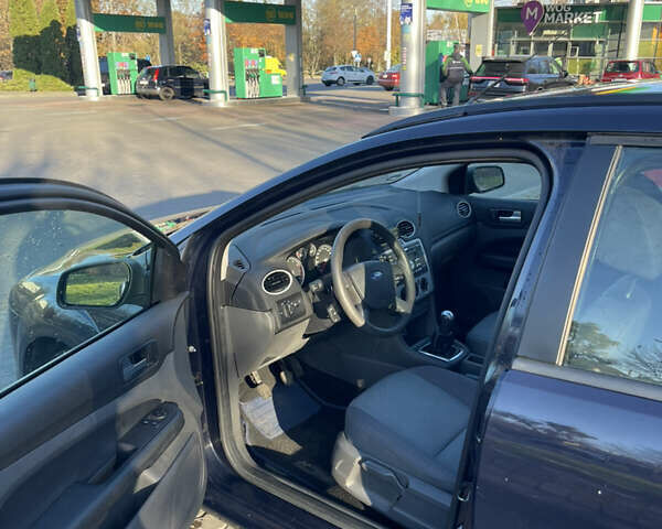 Синій Форд Фокус, об'ємом двигуна 1.6 л та пробігом 259 тис. км за 4100 $, фото 6 на Automoto.ua