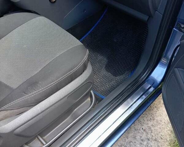 Синий Форд Фокус, объемом двигателя 1.8 л и пробегом 284 тыс. км за 4700 $, фото 9 на Automoto.ua