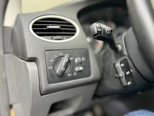 Синий Форд Фокус, объемом двигателя 2 л и пробегом 260 тыс. км за 5500 $, фото 15 на Automoto.ua