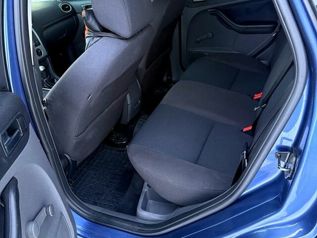 Синий Форд Фокус, объемом двигателя 1.6 л и пробегом 220 тыс. км за 4500 $, фото 8 на Automoto.ua