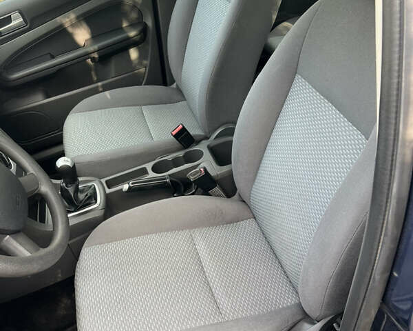 Синій Форд Фокус, об'ємом двигуна 1.6 л та пробігом 235 тис. км за 4650 $, фото 16 на Automoto.ua