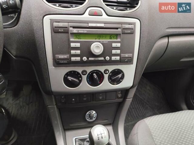 Синий Форд Фокус, объемом двигателя 1.6 л и пробегом 168 тыс. км за 4099 $, фото 13 на Automoto.ua