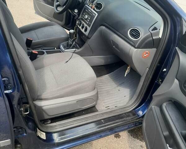 Синий Форд Фокус, объемом двигателя 1.6 л и пробегом 250 тыс. км за 4800 $, фото 7 на Automoto.ua