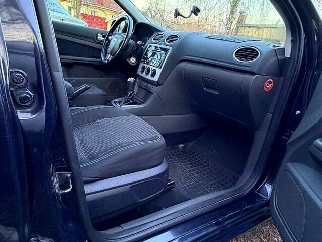 Синій Форд Фокус, об'ємом двигуна 1.6 л та пробігом 220 тис. км за 4300 $, фото 4 на Automoto.ua