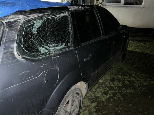 Форд Фокус 2005 в Ужгороде на Automoto.ua Синий Форд Фокус, объемом двигателя 1.6 л и пробегом 354 тыс. км за 2000 $, фото 5 на Automoto.ua