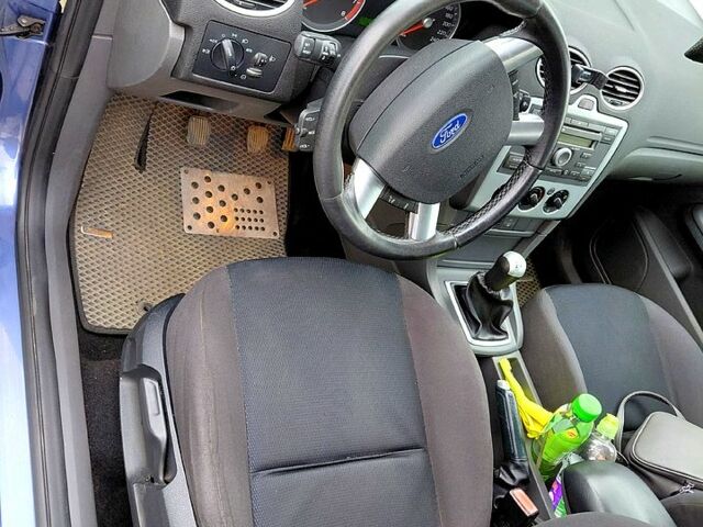 Синий Форд Фокус, объемом двигателя 1.6 л и пробегом 203 тыс. км за 4500 $, фото 6 на Automoto.ua