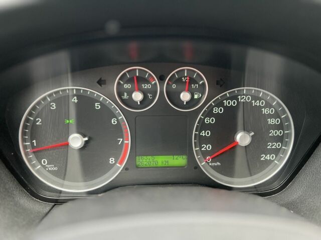 Синий Форд Фокус, объемом двигателя 2 л и пробегом 260 тыс. км за 5500 $, фото 17 на Automoto.ua