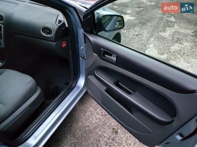 Синий Форд Фокус, объемом двигателя 1.6 л и пробегом 168 тыс. км за 4099 $, фото 9 на Automoto.ua