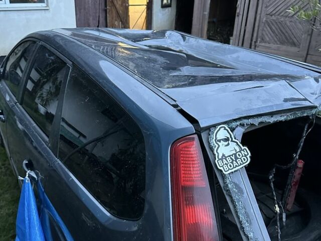 Форд Фокус 2005 в Ужгороде на Automoto.ua Синий Форд Фокус, объемом двигателя 1.6 л и пробегом 354 тыс. км за 2000 $, фото 3 на Automoto.ua