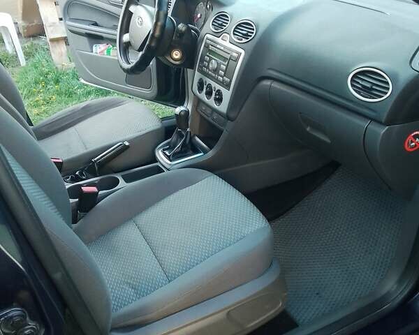 Синий Форд Фокус, объемом двигателя 1.4 л и пробегом 275 тыс. км за 4300 $, фото 18 на Automoto.ua