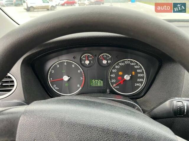 Синій Форд Фокус, об'ємом двигуна 1.39 л та пробігом 300 тис. км за 5000 $, фото 1 на Automoto.ua