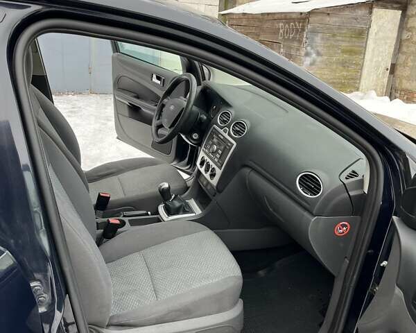 Синий Форд Фокус, объемом двигателя 1.56 л и пробегом 300 тыс. км за 4200 $, фото 19 на Automoto.ua