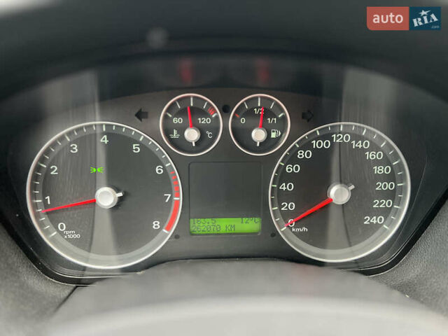 Синий Форд Фокус, объемом двигателя 2 л и пробегом 260 тыс. км за 5500 $, фото 18 на Automoto.ua