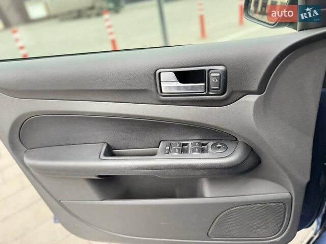 Синий Форд Фокус, объемом двигателя 1.6 л и пробегом 235 тыс. км за 4999 $, фото 21 на Automoto.ua