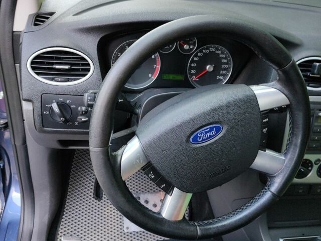 Синий Форд Фокус, объемом двигателя 1.6 л и пробегом 190 тыс. км за 4500 $, фото 4 на Automoto.ua