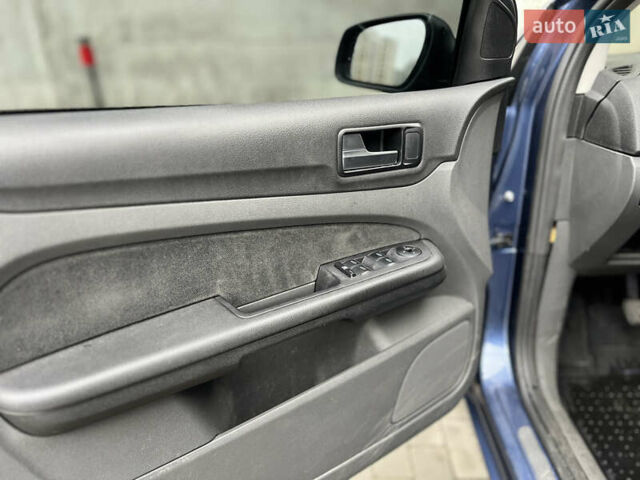 Синий Форд Фокус, объемом двигателя 2 л и пробегом 260 тыс. км за 5500 $, фото 15 на Automoto.ua