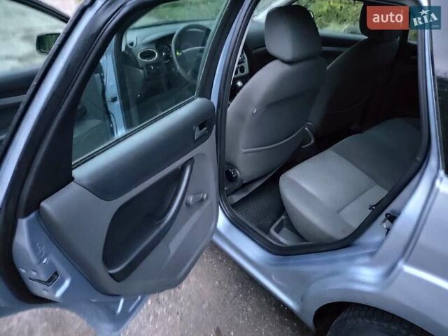 Синий Форд Фокус, объемом двигателя 1.6 л и пробегом 168 тыс. км за 4099 $, фото 5 на Automoto.ua