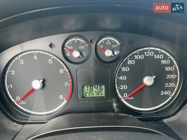 Синій Форд Фокус, об'ємом двигуна 1.6 л та пробігом 235 тис. км за 4650 $, фото 30 на Automoto.ua