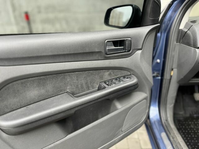 Синий Форд Фокус, объемом двигателя 2 л и пробегом 260 тыс. км за 5500 $, фото 14 на Automoto.ua