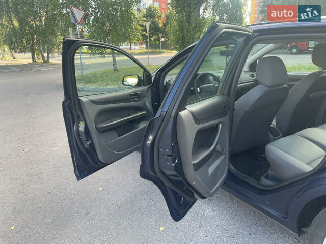 Синий Форд Фокус, объемом двигателя 1.6 л и пробегом 220 тыс. км за 4200 $, фото 25 на Automoto.ua