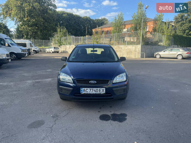 Синий Форд Фокус, объемом двигателя 1.6 л и пробегом 220 тыс. км за 4200 $, фото 2 на Automoto.ua
