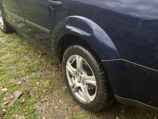 Синий Форд Фокус, объемом двигателя 1.6 л и пробегом 2 тыс. км за 3200 $, фото 4 на Automoto.ua