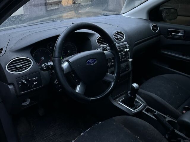 Форд Фокус 2005 в Ужгороде на Automoto.ua Синий Форд Фокус, объемом двигателя 1.6 л и пробегом 354 тыс. км за 2000 $, фото 4 на Automoto.ua