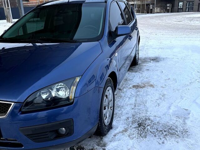 Синий Форд Фокус, объемом двигателя 1.6 л и пробегом 220 тыс. км за 4500 $, фото 4 на Automoto.ua