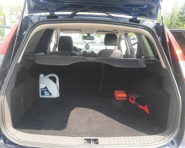 Синий Форд Фокус, объемом двигателя 1.6 л и пробегом 250 тыс. км за 4800 $, фото 13 на Automoto.ua