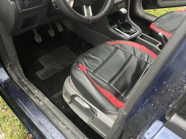 Синий Форд Фокус, объемом двигателя 1.6 л и пробегом 2 тыс. км за 3200 $, фото 5 на Automoto.ua