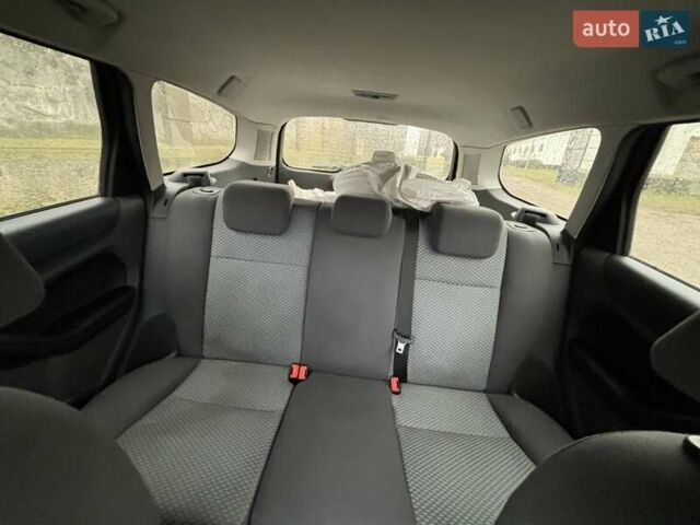 Синій Форд Фокус, об'ємом двигуна 1.56 л та пробігом 420 тис. км за 4500 $, фото 4 на Automoto.ua