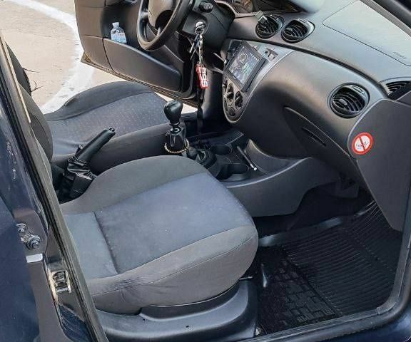 Синій Форд Фокус, об'ємом двигуна 2 л та пробігом 310 тис. км за 1650 $, фото 5 на Automoto.ua