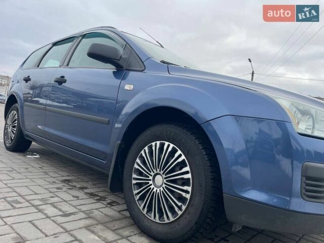 Синій Форд Фокус, об'ємом двигуна 1.6 л та пробігом 236 тис. км за 4400 $, фото 6 на Automoto.ua