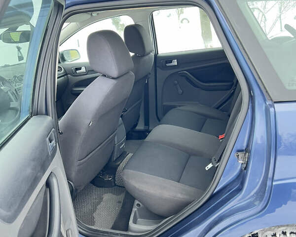 Синій Форд Фокус, об'ємом двигуна 1.6 л та пробігом 206 тис. км за 4365 $, фото 7 на Automoto.ua