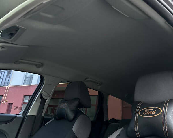 Синий Форд Фокус, объемом двигателя 1.6 л и пробегом 193 тыс. км за 5700 $, фото 4 на Automoto.ua