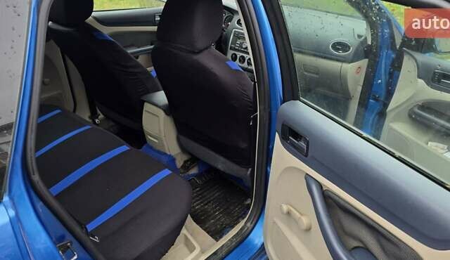 Синий Форд Фокус, объемом двигателя 1.6 л и пробегом 240 тыс. км за 4200 $, фото 6 на Automoto.ua