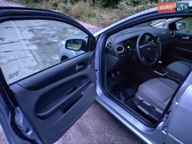 Синий Форд Фокус, объемом двигателя 1.6 л и пробегом 168 тыс. км за 4099 $, фото 4 на Automoto.ua