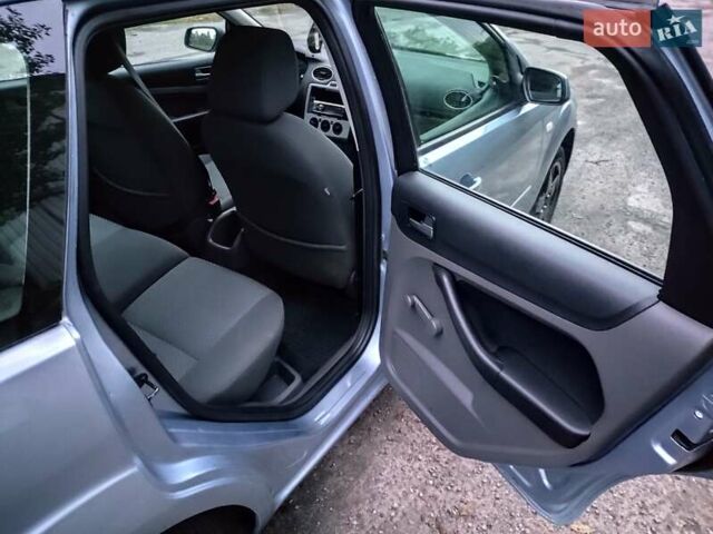 Синий Форд Фокус, объемом двигателя 1.6 л и пробегом 168 тыс. км за 4099 $, фото 8 на Automoto.ua